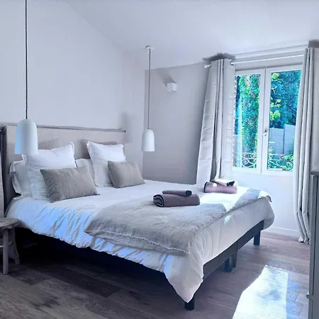 Hébergement de vacances Exceptional 5 Bedroom House Near The