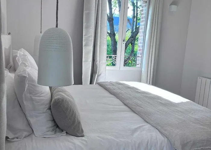 Exceptional 5 Bedroom House Near The Hébergement de vacances Trouville-sur-Mer