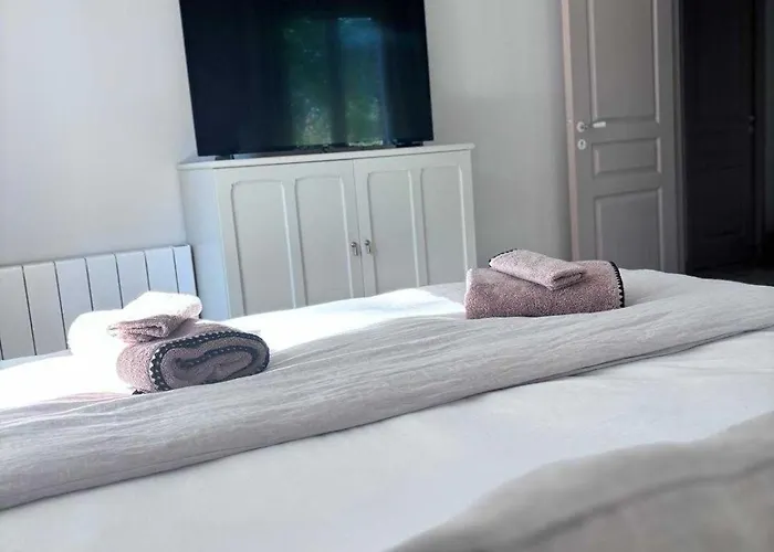 Exceptional 5 Bedroom House Near The *