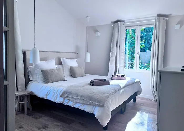 Hébergement de vacances Exceptional 5 Bedroom House Near The