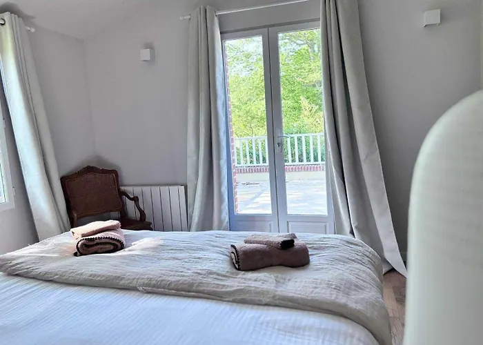 Exceptional 5 Bedroom House Near The Hébergement de vacances Trouville-sur-Mer