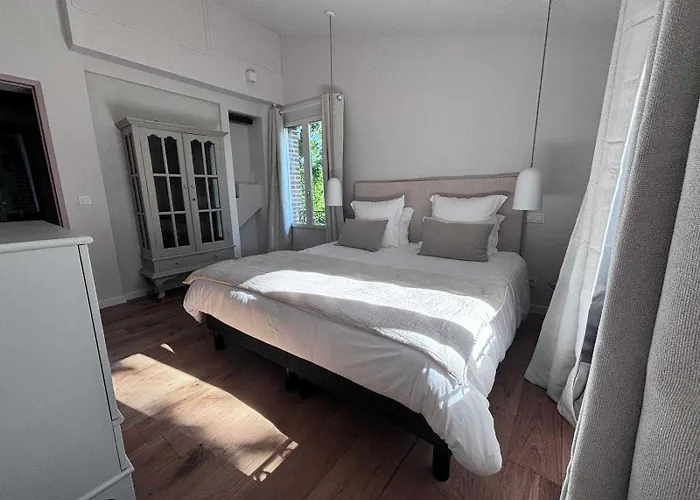 Exceptional 5 Bedroom House Near The Hébergement de vacances