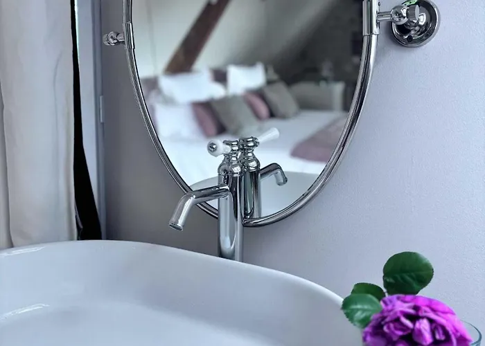 Exceptional 5 Bedroom House Near The Hébergement de vacances