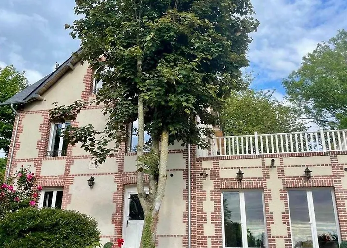 Exceptional 5 Bedroom House Near The *