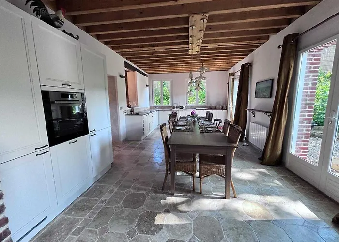 Exceptional 5 Bedroom House Near The