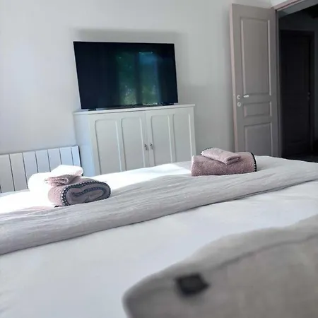 Exceptional 5 Bedroom House Near The *