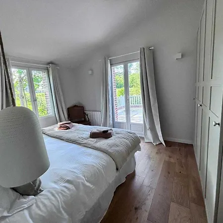 Exceptional 5 Bedroom House Near The