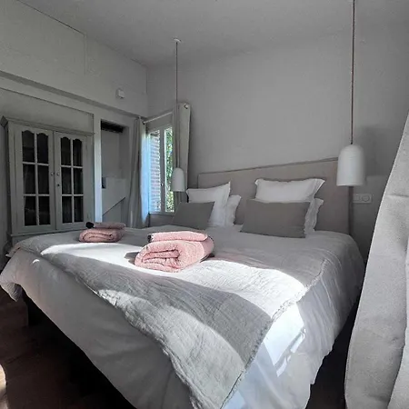 Exceptional 5 Bedroom House Near The トルヴィル＝シュル＝メール