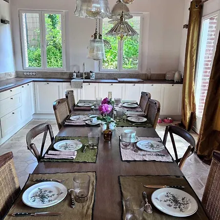 Exceptional 5 Bedroom House Near The トルヴィル＝シュル＝メール