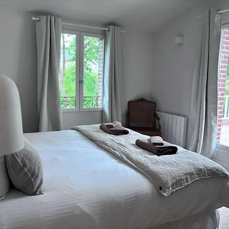Exceptional 5 Bedroom House Near The Holiday home *