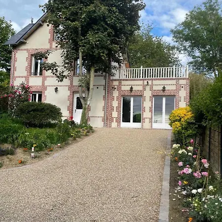 Exceptional 5 Bedroom House Near The