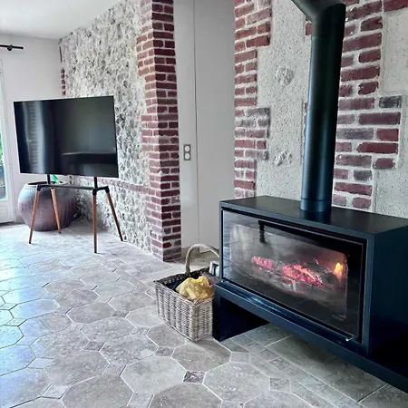 Exceptional 5 Bedroom House Near The *