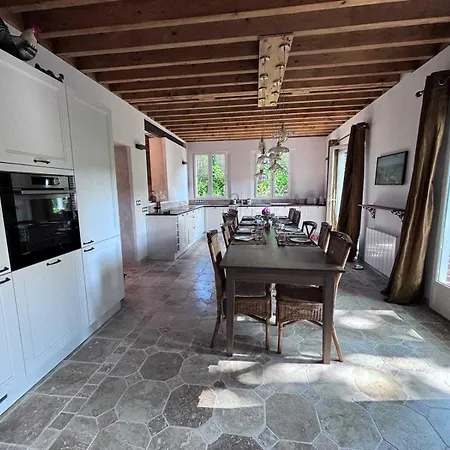 Exceptional 5 Bedroom House Near The