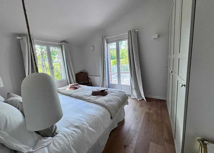 Exceptional 5 Bedroom House Near The