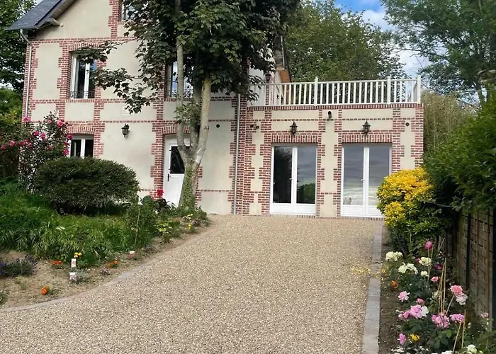 Exceptional 5 Bedroom House Near The