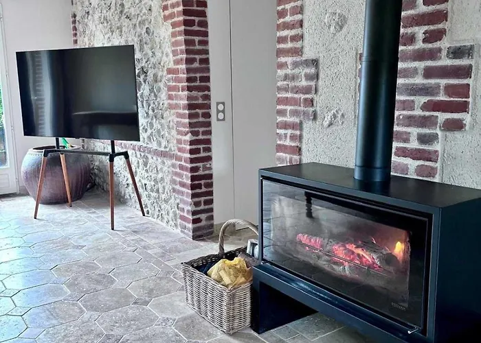 Exceptional 5 Bedroom House Near The *